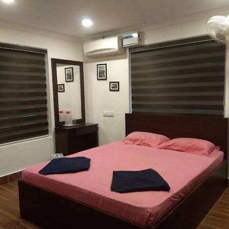 Capital Homestay Thiruvananthapuram Buitenkant foto